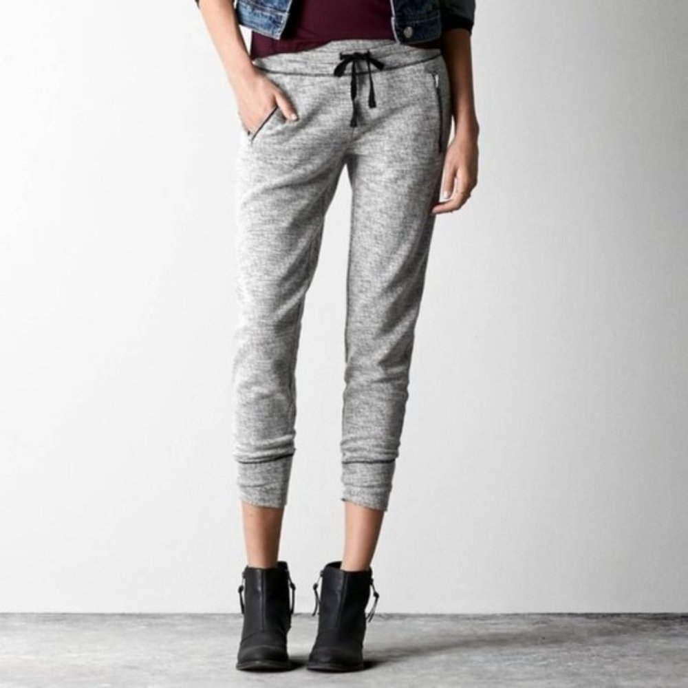 American Eagle Heather Gray Zip Pocket Jogger Pant - Picture 3 of 8